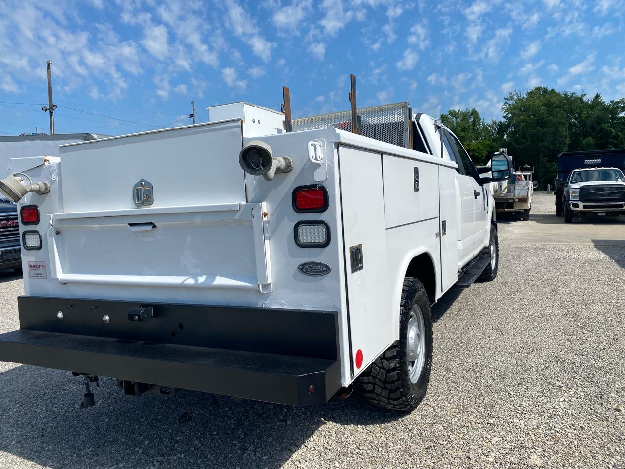Ford Super Duty F-350 SRW XL 4WD SuperCab 8' Box 2017