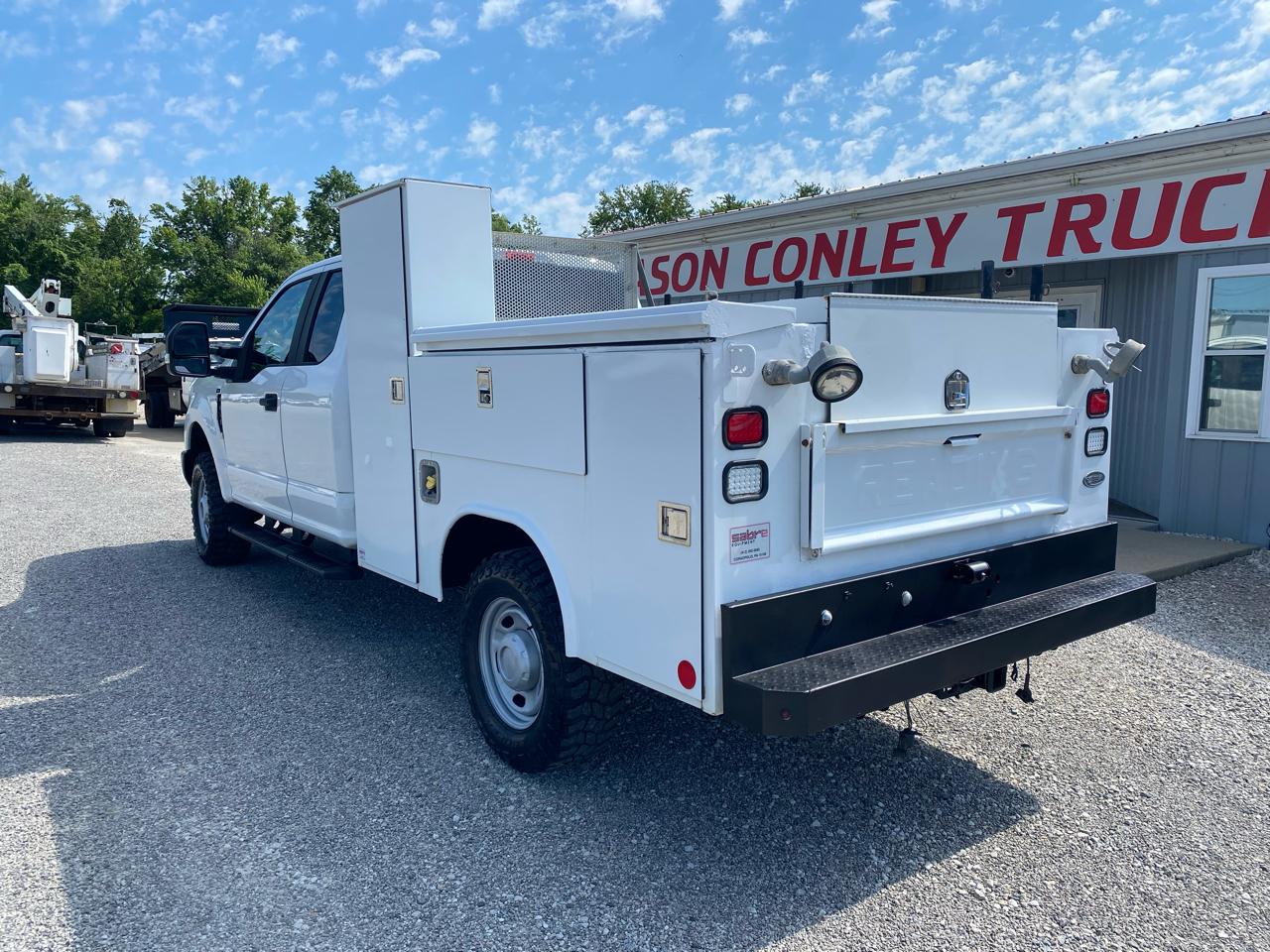 Ford Super Duty F-350 SRW XL 4WD SuperCab 8' Box 2017