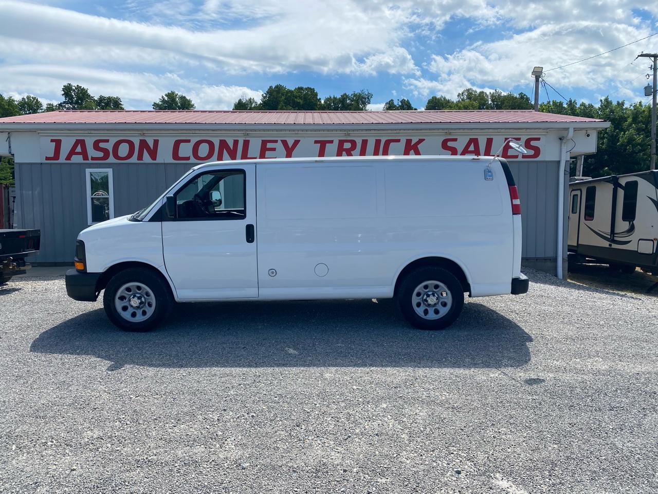 Chevrolet Express Cargo Van RWD 1500 135" 2010