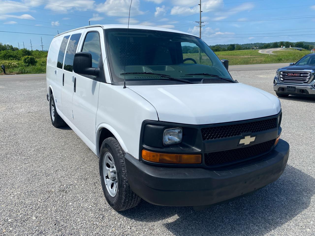 Chevrolet Express Cargo Van RWD 1500 135" 2010