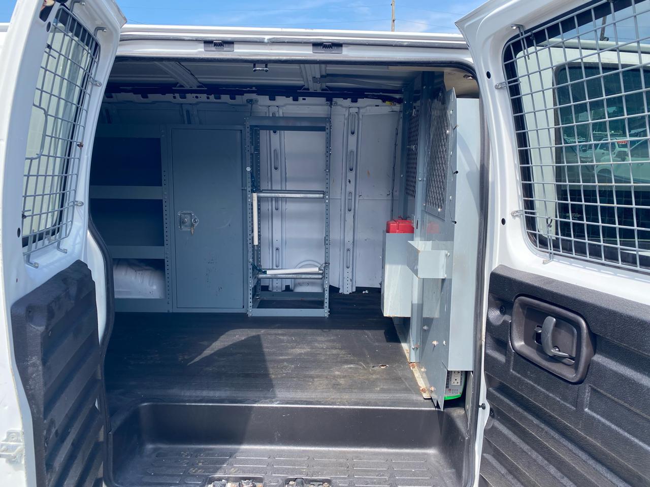 Chevrolet Express Cargo Van RWD 1500 135" 2010