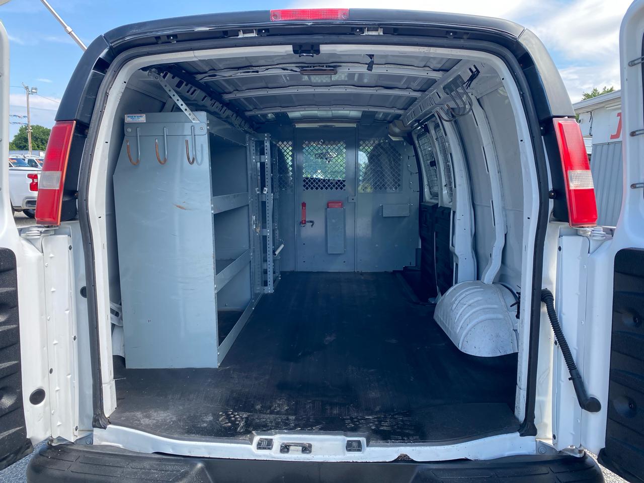 Chevrolet Express Cargo Van RWD 1500 135" 2010