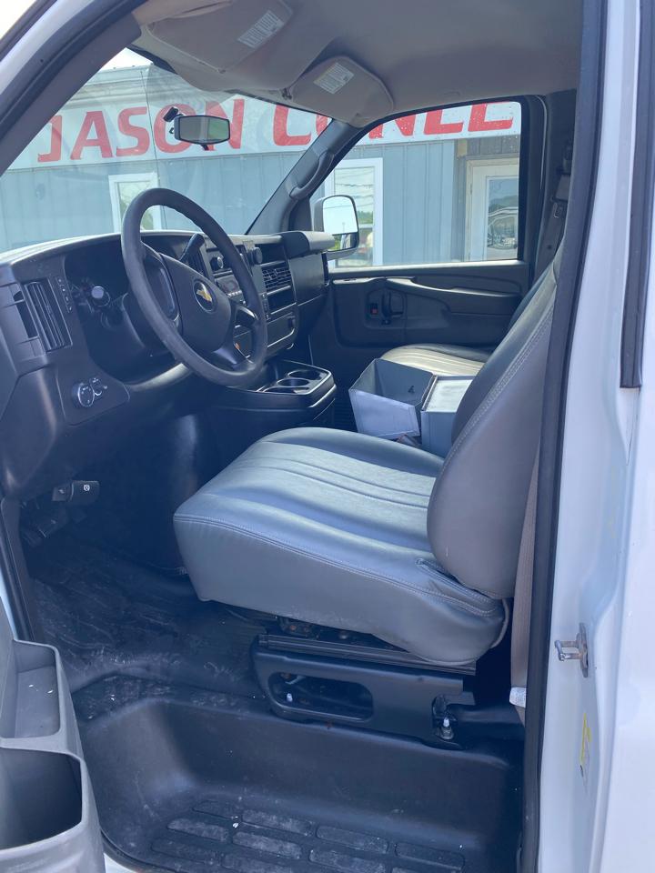 Chevrolet Express Cargo Van RWD 1500 135" 2010