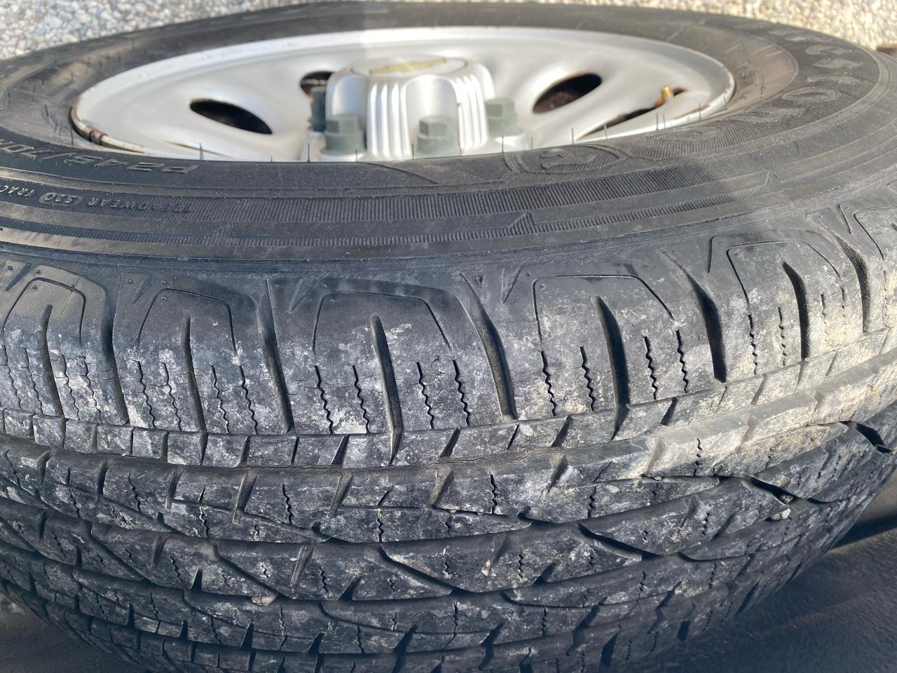Chevrolet Express Cargo Van RWD 1500 135" 2010