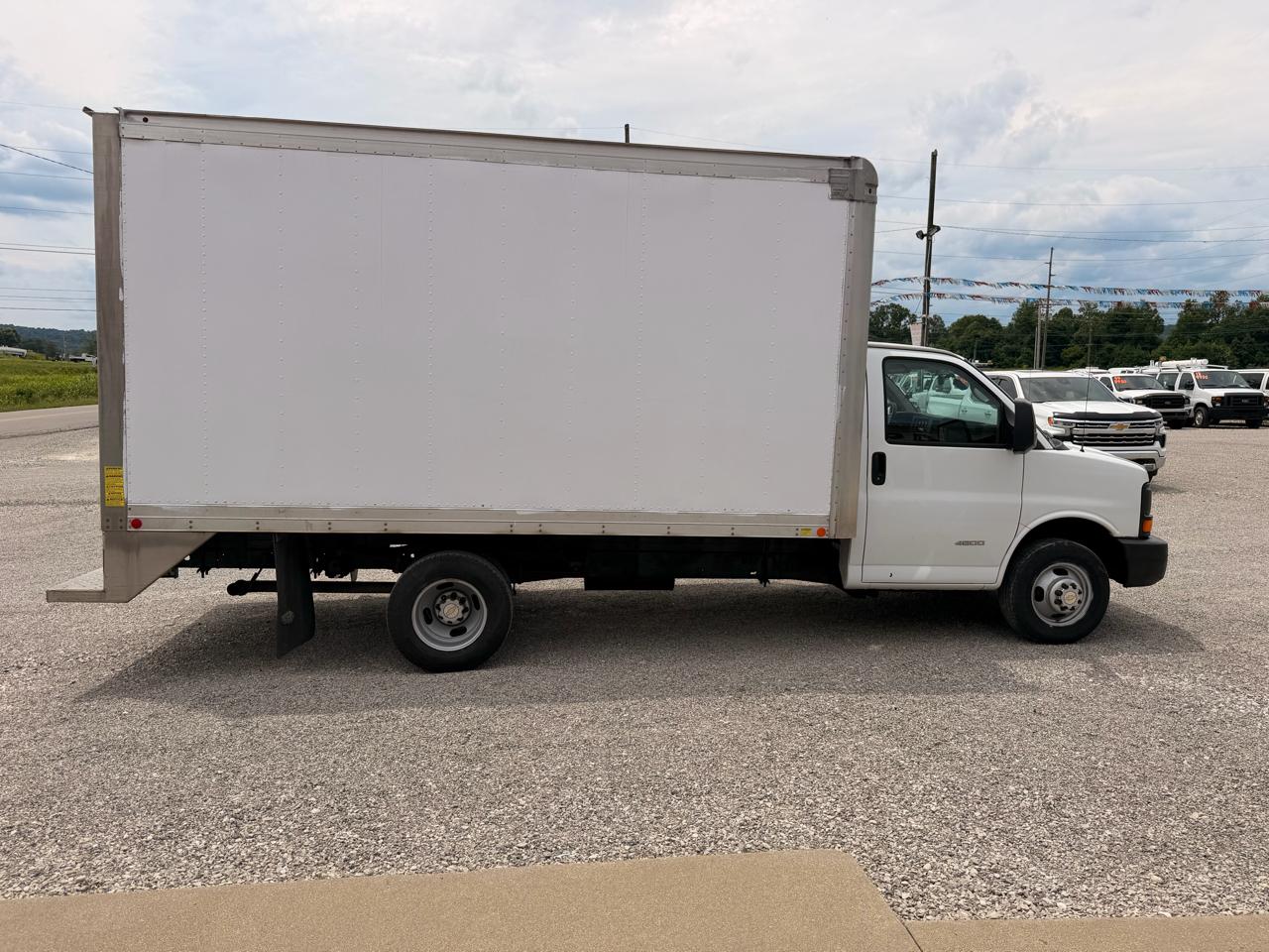 Chevrolet Express Commercial Cutaway 4500 Van 159" 2015