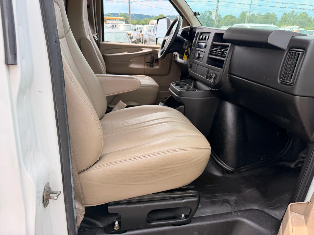 Chevrolet Express Commercial Cutaway 4500 Van 159" 2015