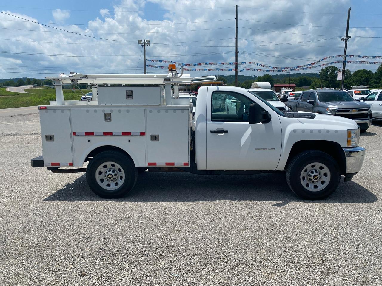 Chevrolet Silverado 3500HD 4WD Reg Cab 133.7" Work Truck 2013