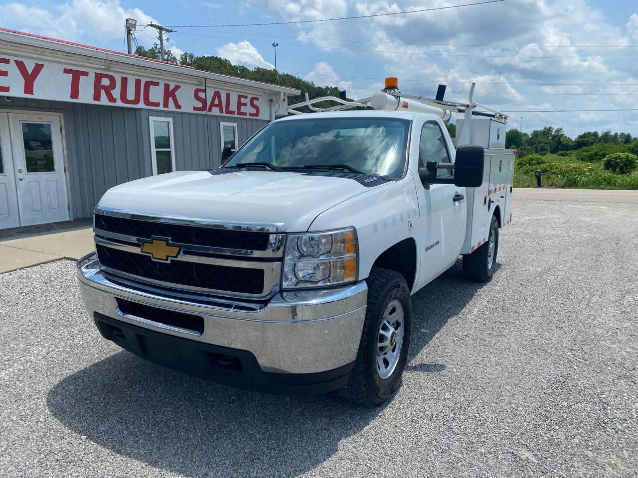 Chevrolet Silverado 3500HD 4WD Reg Cab 133.7" Work Truck 2013