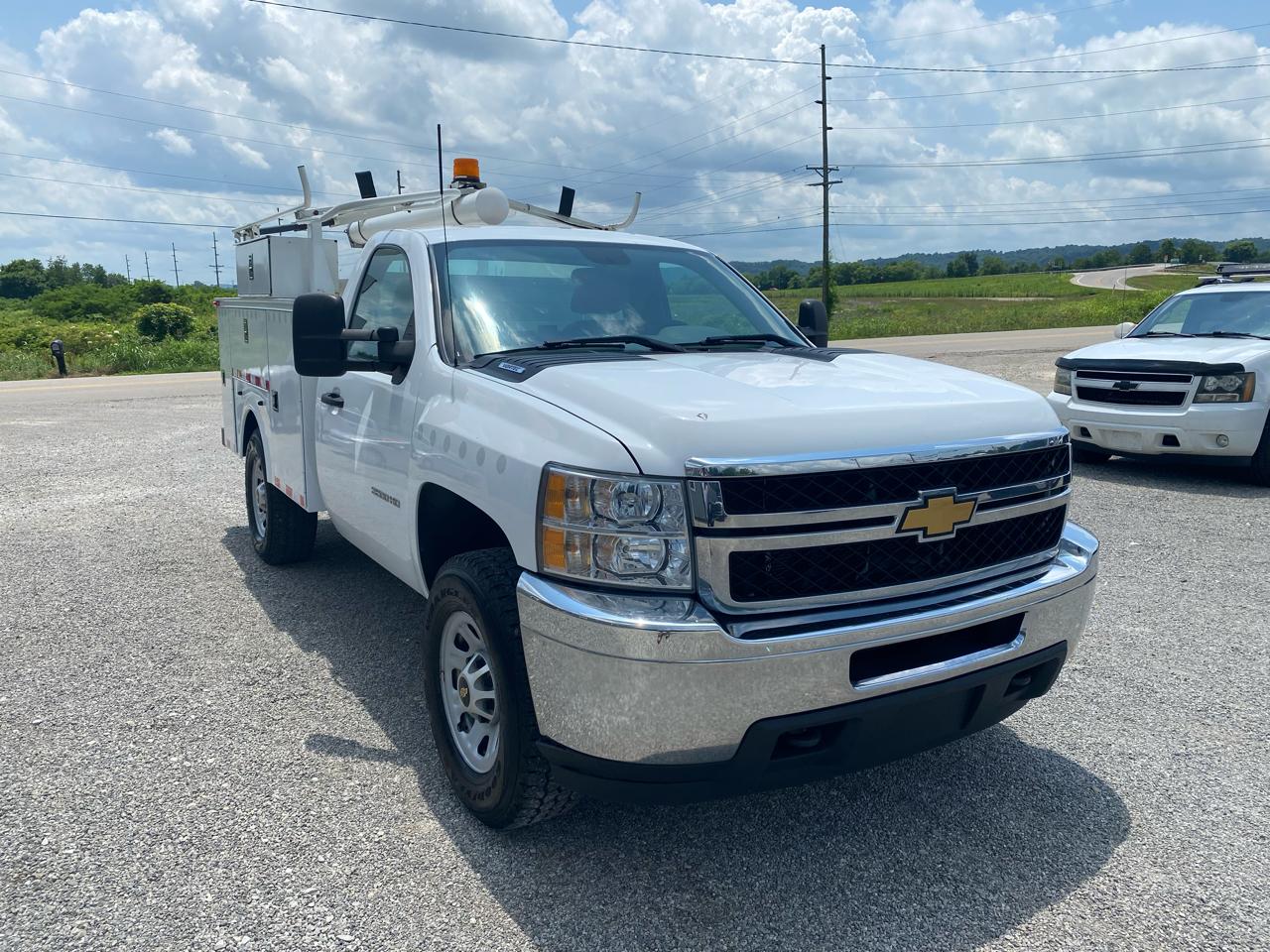 Chevrolet Silverado 3500HD 4WD Reg Cab 133.7" Work Truck 2013