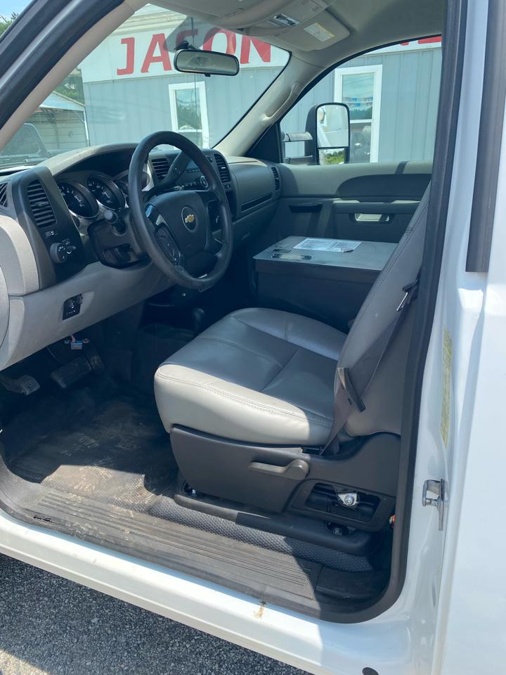 Chevrolet Silverado 3500HD 4WD Reg Cab 133.7" Work Truck 2013
