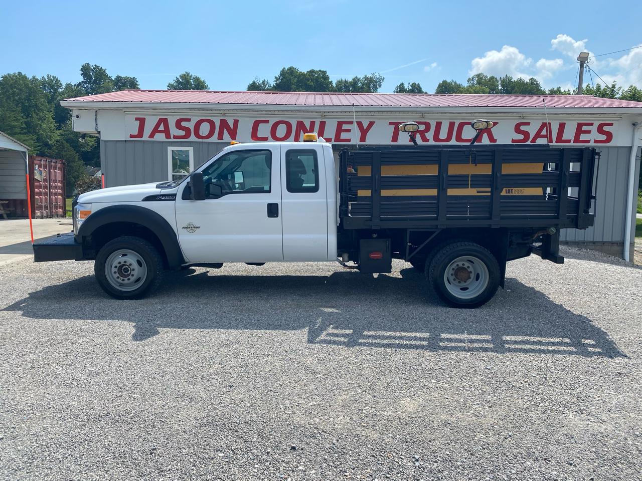 2011 Ford Super Duty F-450 DRW 4WD SuperCab 186" WB 84" CA XL