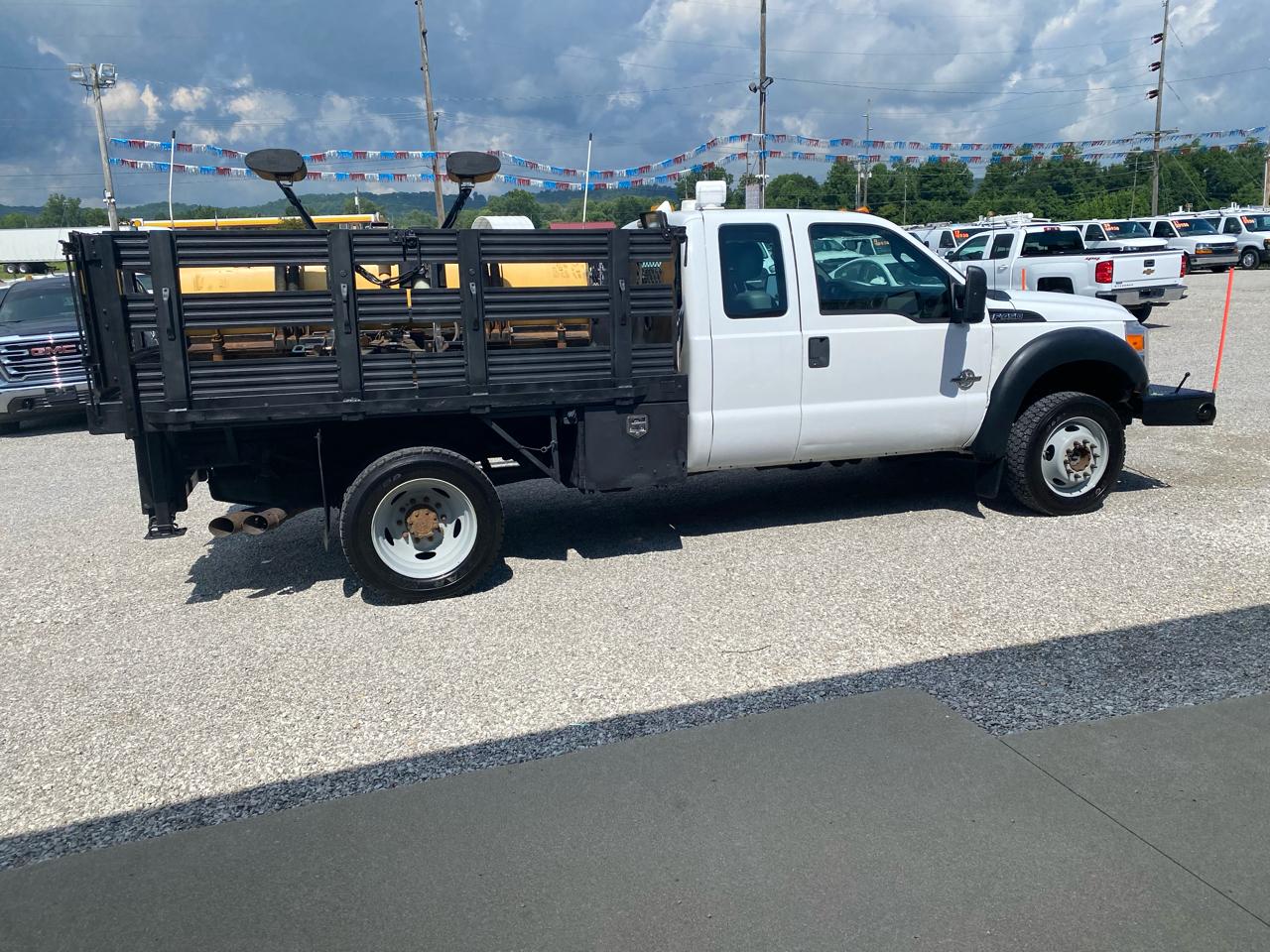 Ford Super Duty F-450 DRW 4WD SuperCab 186" WB 84" CA XL 2011