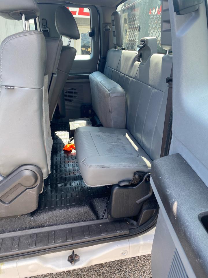 Ford Super Duty F-450 DRW 4WD SuperCab 186" WB 84" CA XL 2011