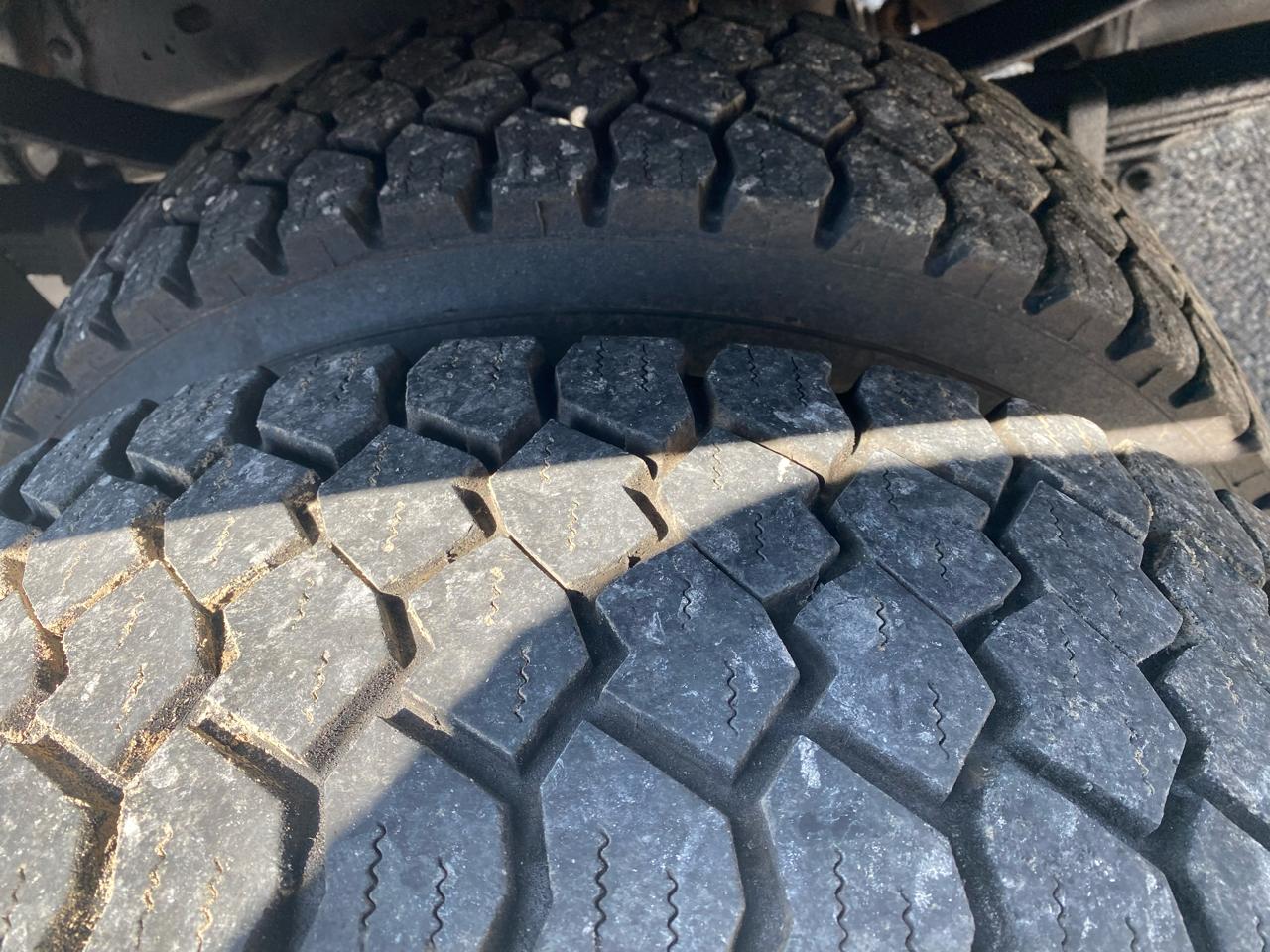Ford Super Duty F-450 DRW 4WD SuperCab 186" WB 84" CA XL 2011