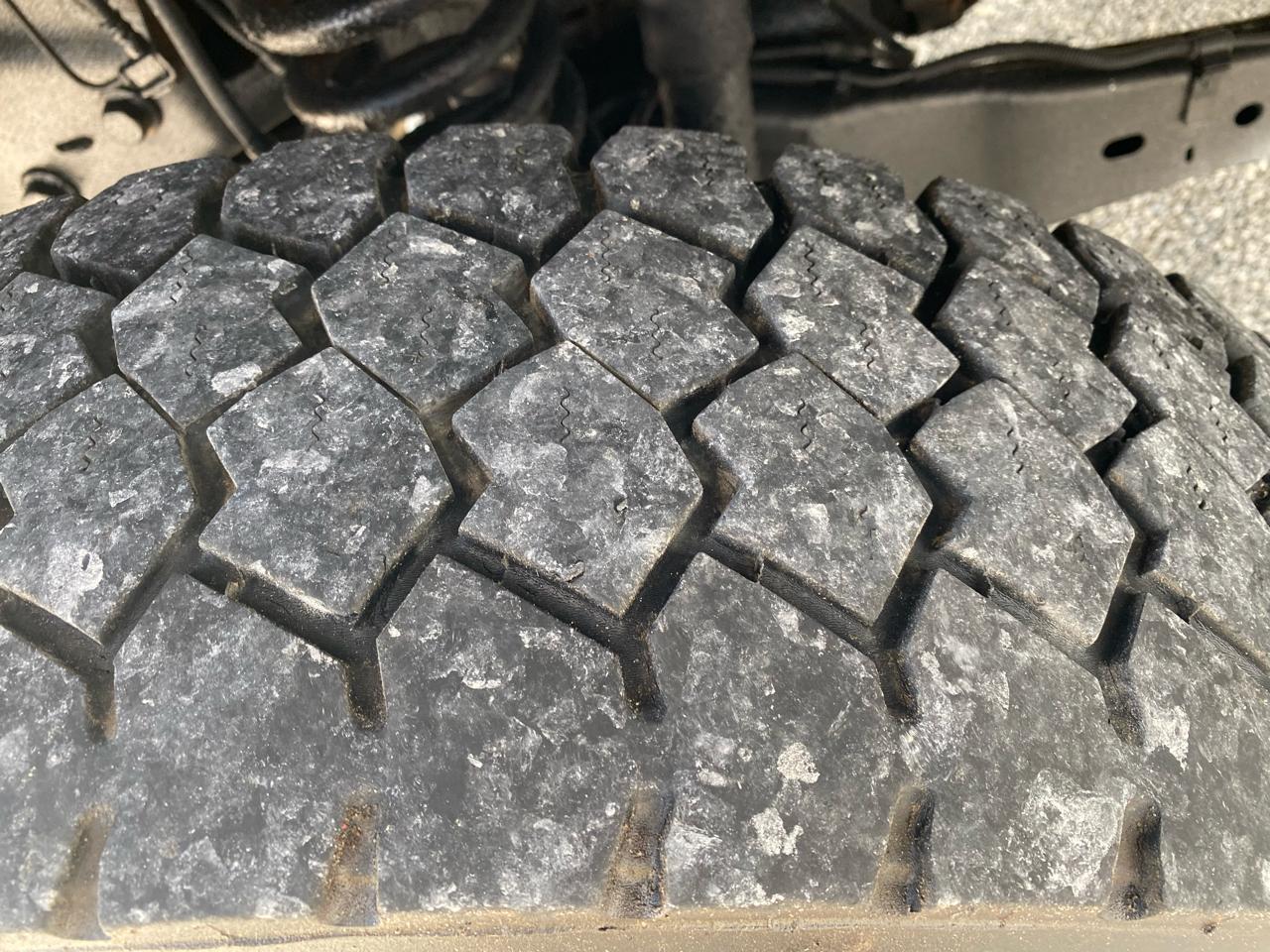 Ford Super Duty F-450 DRW 4WD SuperCab 186" WB 84" CA XL 2011