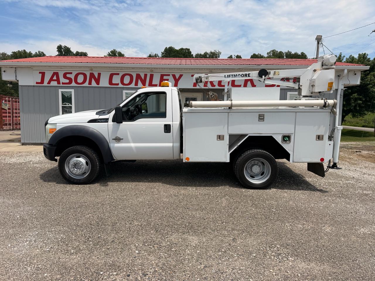 2011 Ford Super Duty F-550 DRW 4WD Reg Cab 141" WB 60" CA XLT