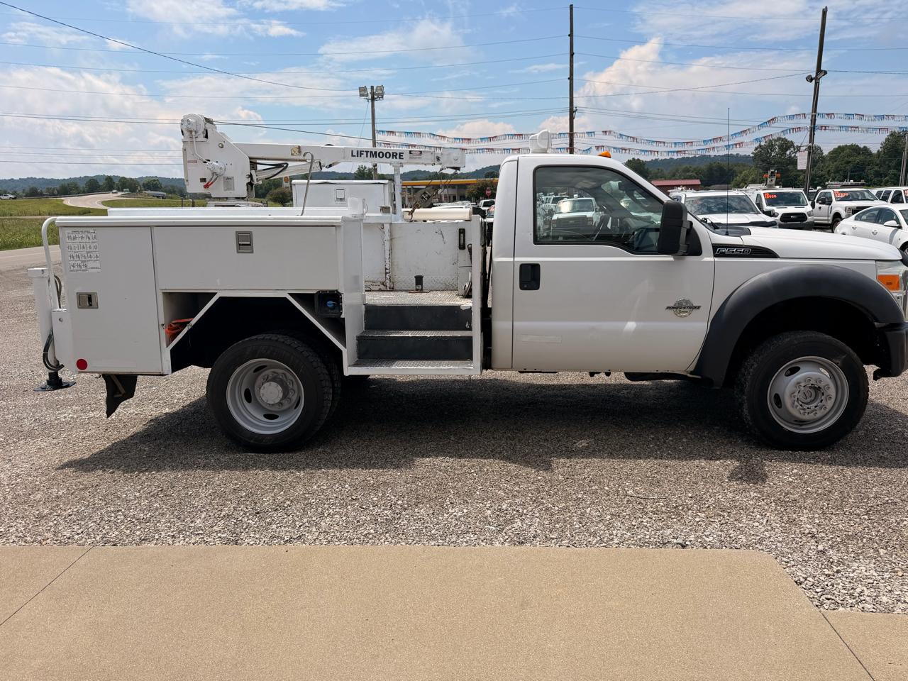 Ford Super Duty F-550 DRW 4WD Reg Cab 141" WB 60" CA XLT 2011