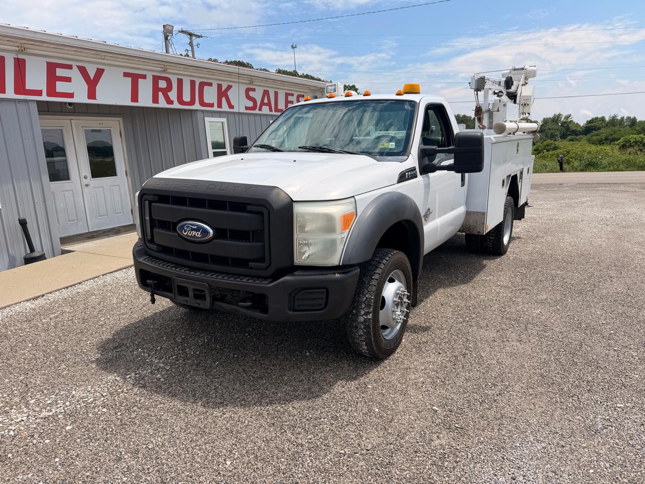 Ford Super Duty F-550 DRW 4WD Reg Cab 141" WB 60" CA XLT 2011