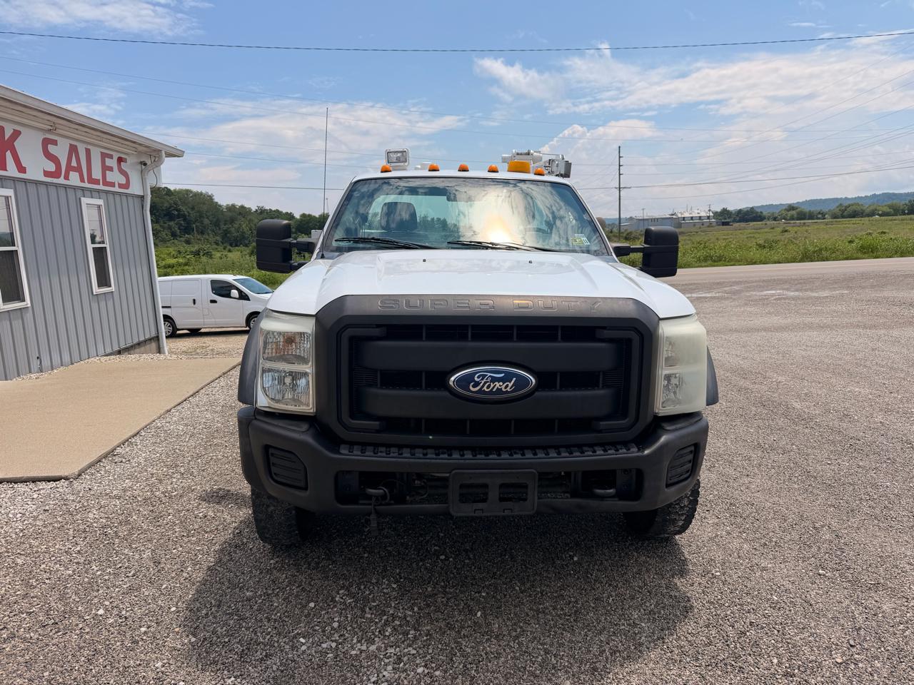 Ford Super Duty F-550 DRW 4WD Reg Cab 141" WB 60" CA XLT 2011