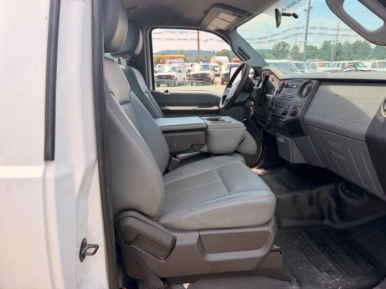 Ford Super Duty F-550 DRW 4WD Reg Cab 141" WB 60" CA XLT 2011