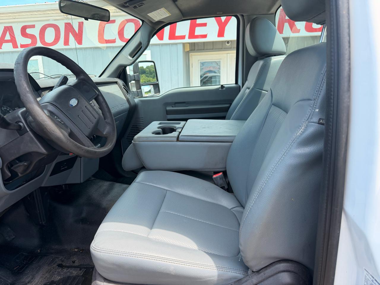 Ford Super Duty F-550 DRW 4WD Reg Cab 141" WB 60" CA XLT 2011