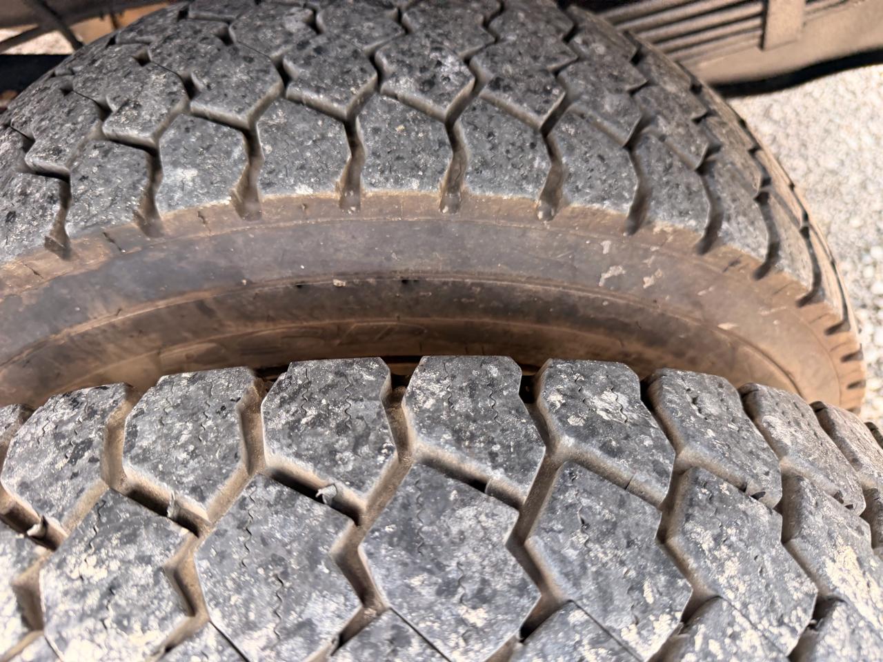 Ford Super Duty F-550 DRW 4WD Reg Cab 141" WB 60" CA XLT 2011