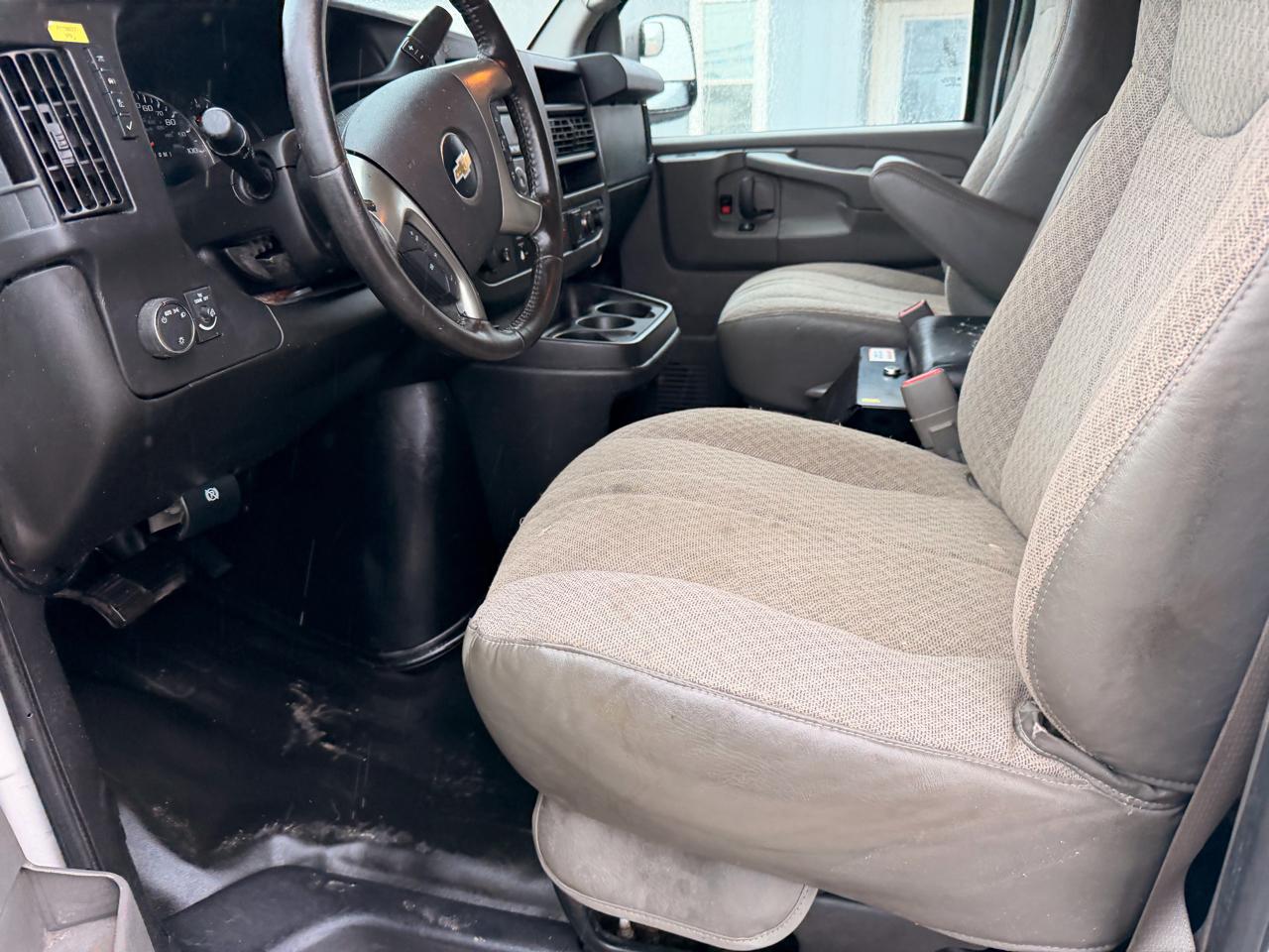 Chevrolet Express Cargo Van RWD 2500 135" 2015