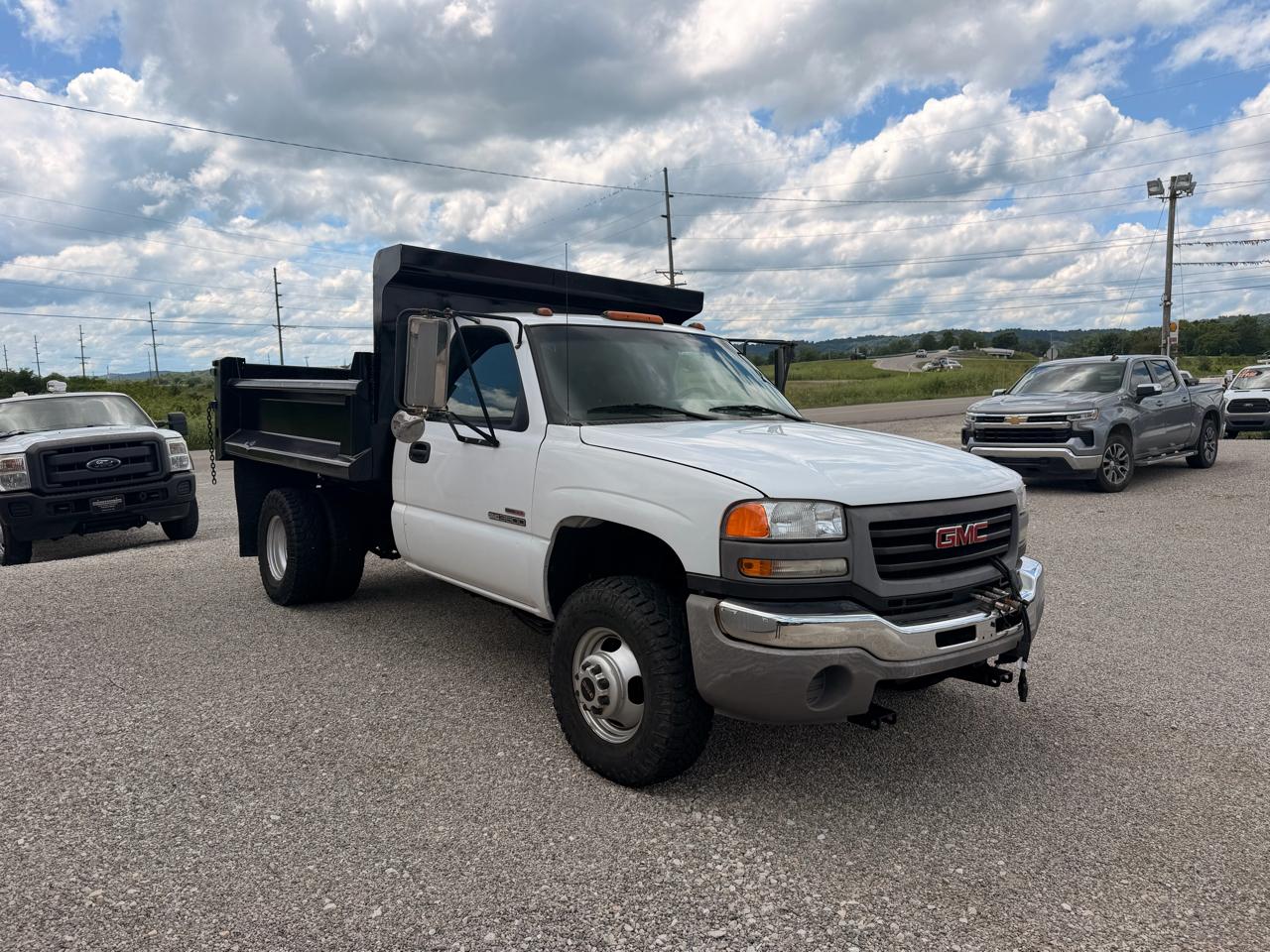 GMC Sierra 3500 Reg Cab 137.0" WB, 60.4" CA 4WD WT 2005