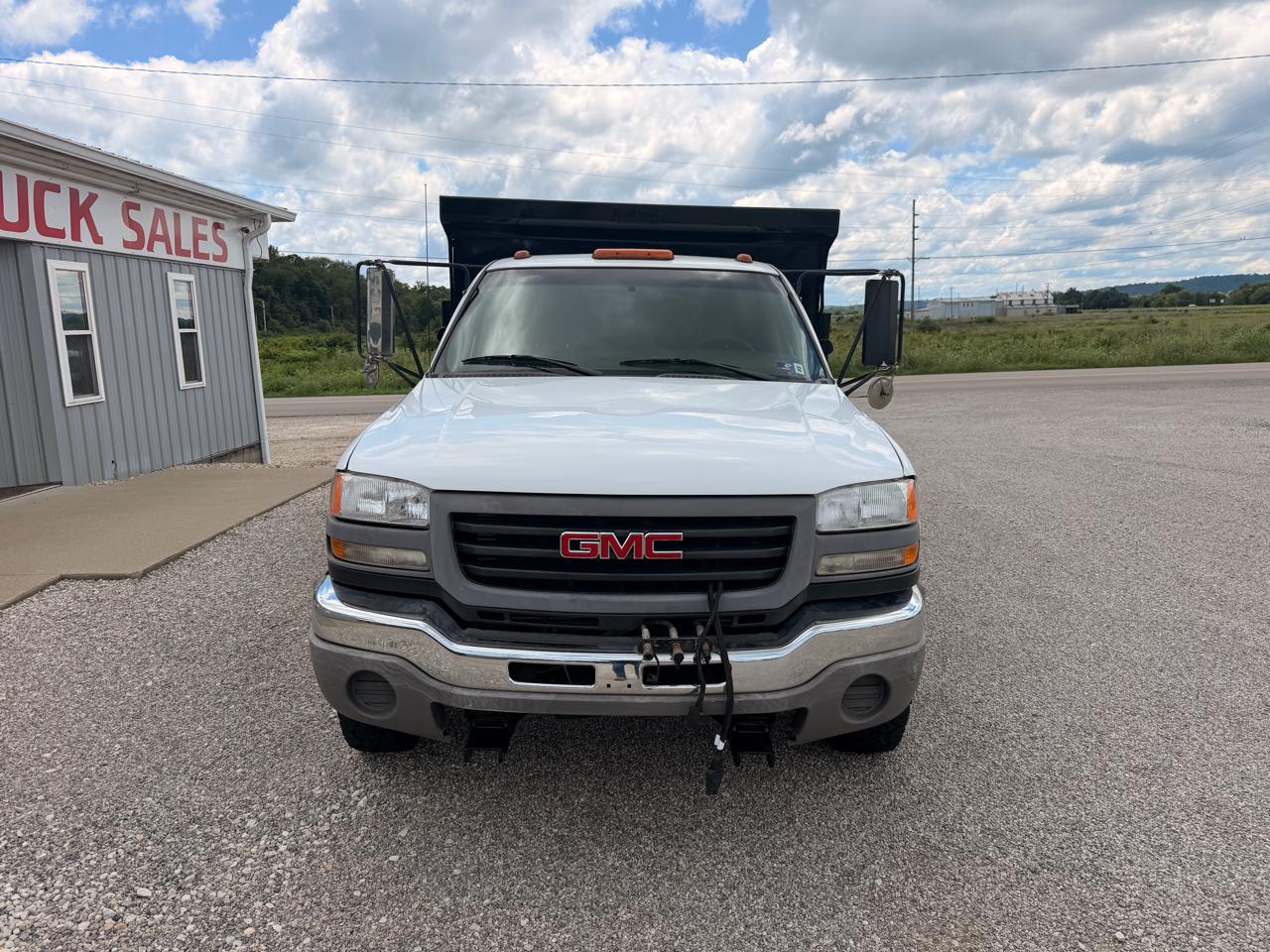 GMC Sierra 3500 Reg Cab 137.0" WB, 60.4" CA 4WD WT 2005