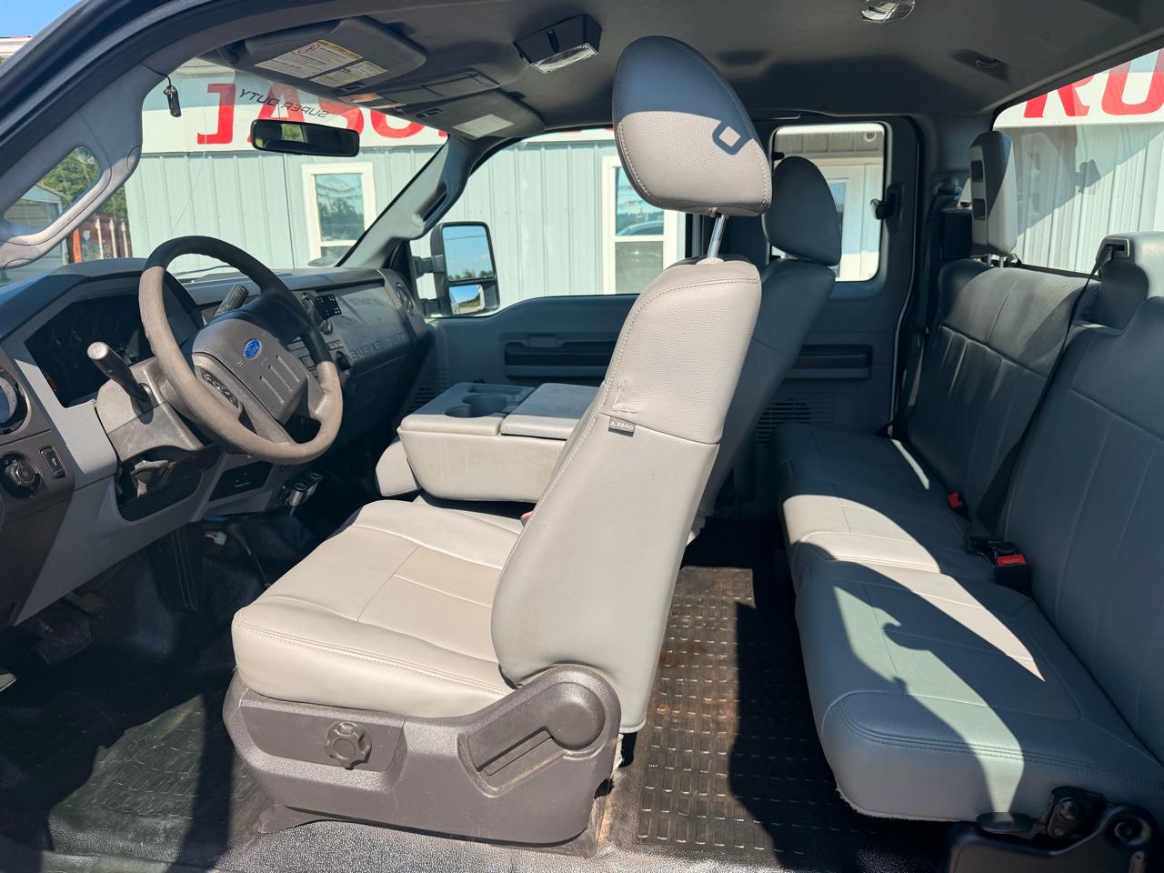Ford Super Duty F-250 SRW 4WD SuperCab 142" XL 2012