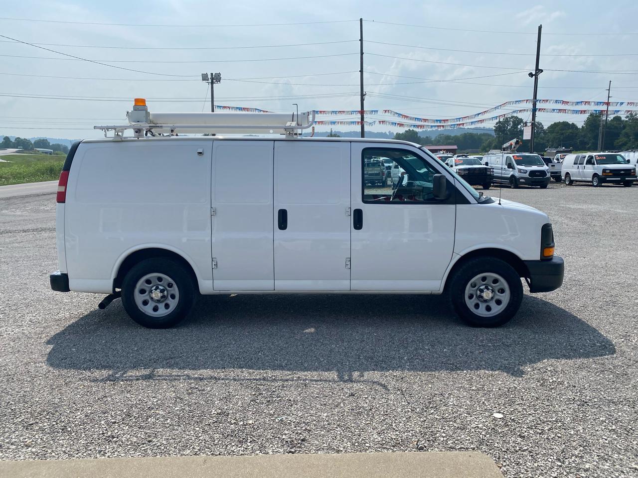 Chevrolet Express Cargo Van RWD 1500 135" 2013