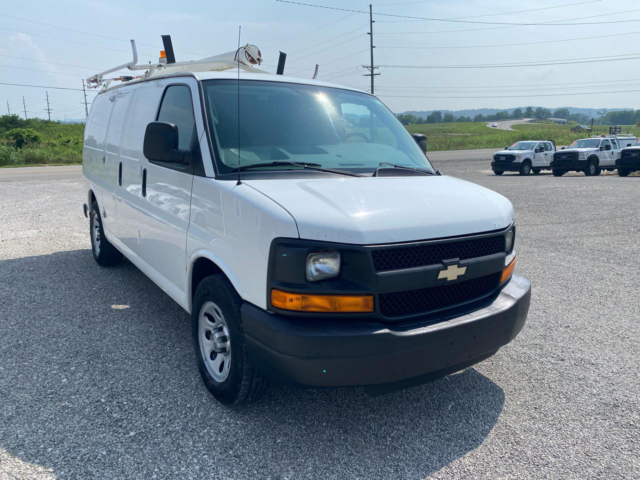 Chevrolet Express Cargo Van RWD 1500 135" 2013