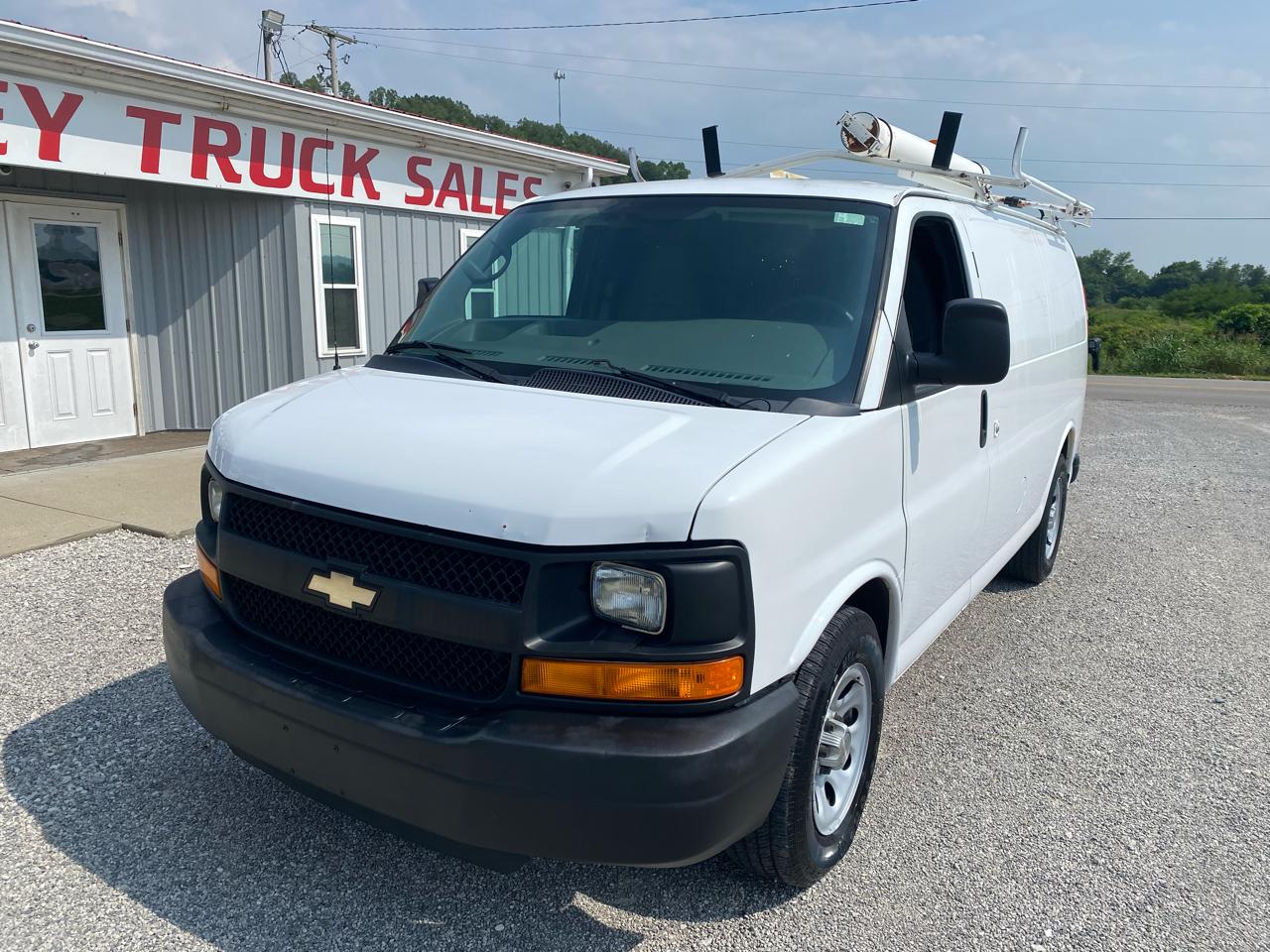 Chevrolet Express Cargo Van RWD 1500 135" 2013
