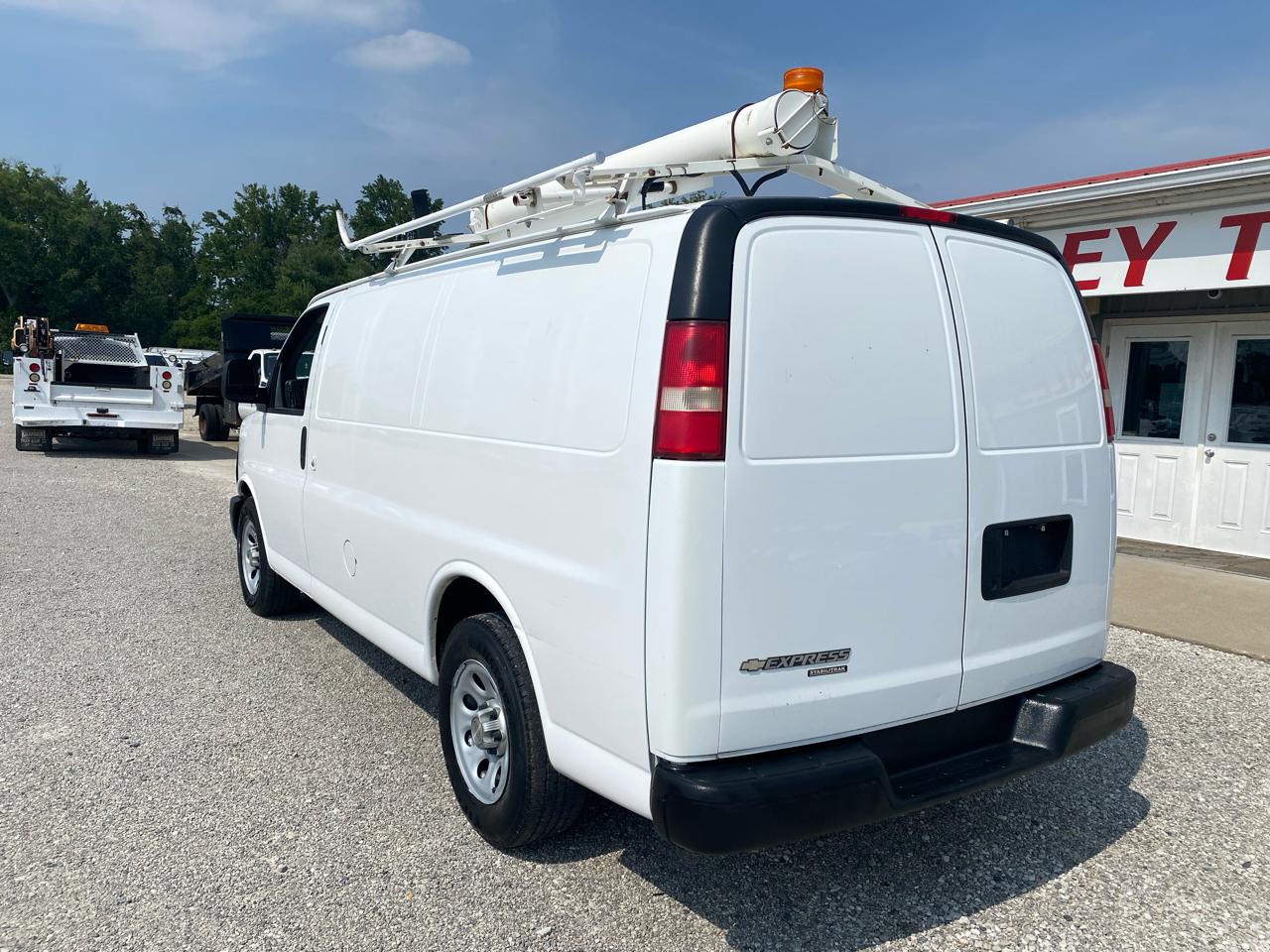 Chevrolet Express Cargo Van RWD 1500 135" 2013