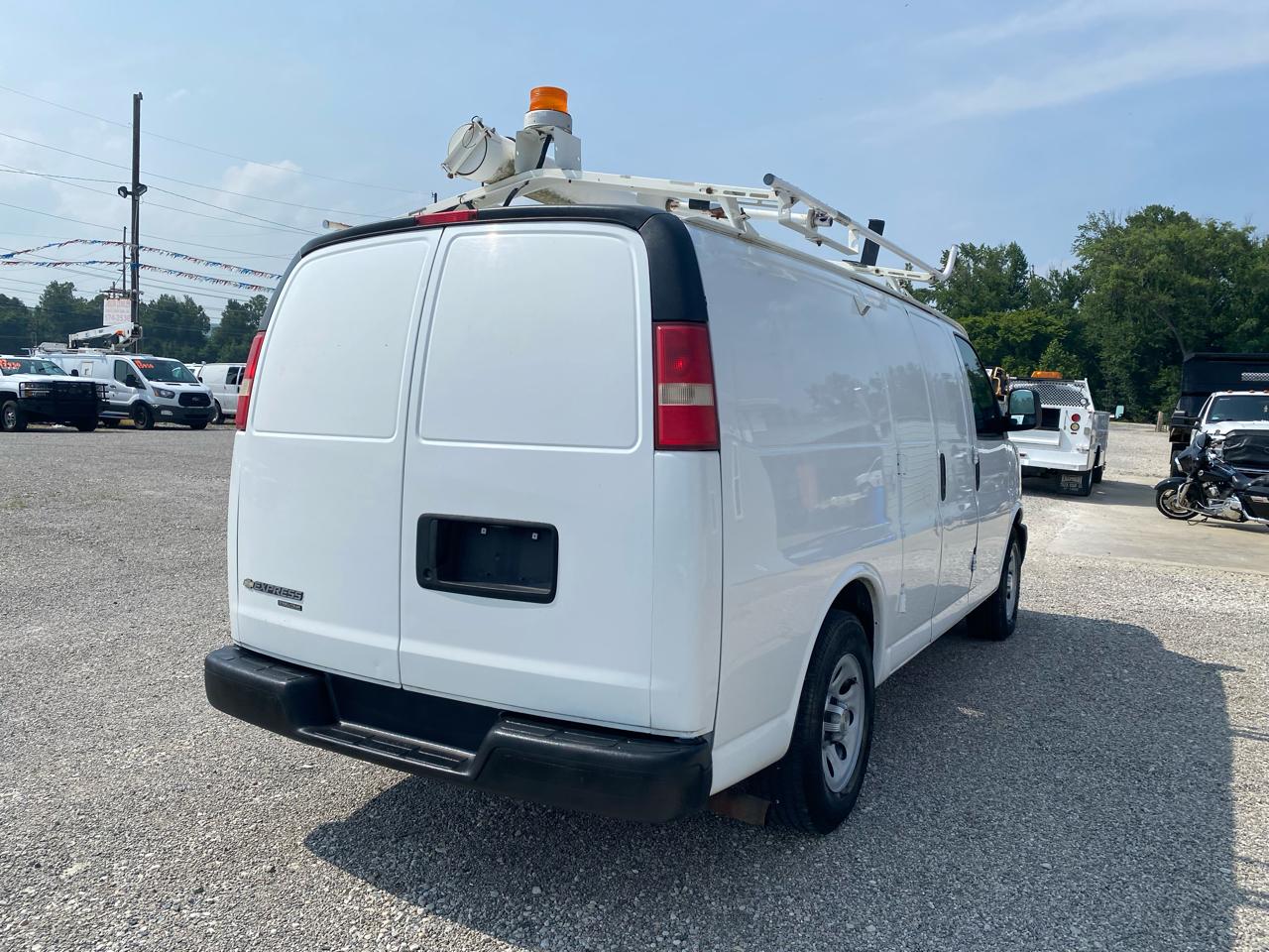 Chevrolet Express Cargo Van RWD 1500 135" 2013