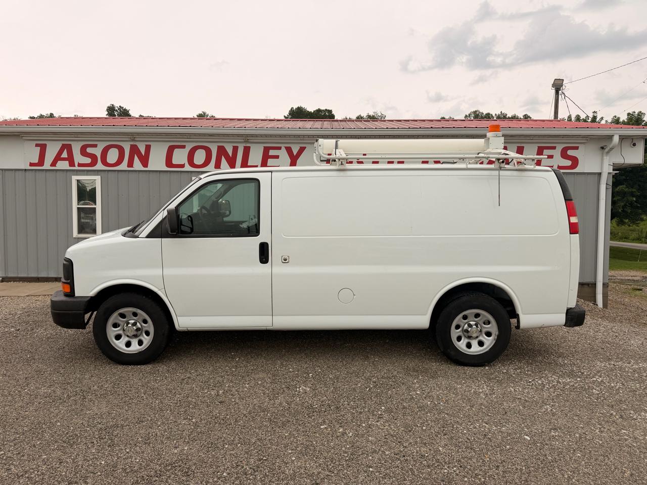 Chevrolet Express Cargo Van RWD 1500 135" 2013