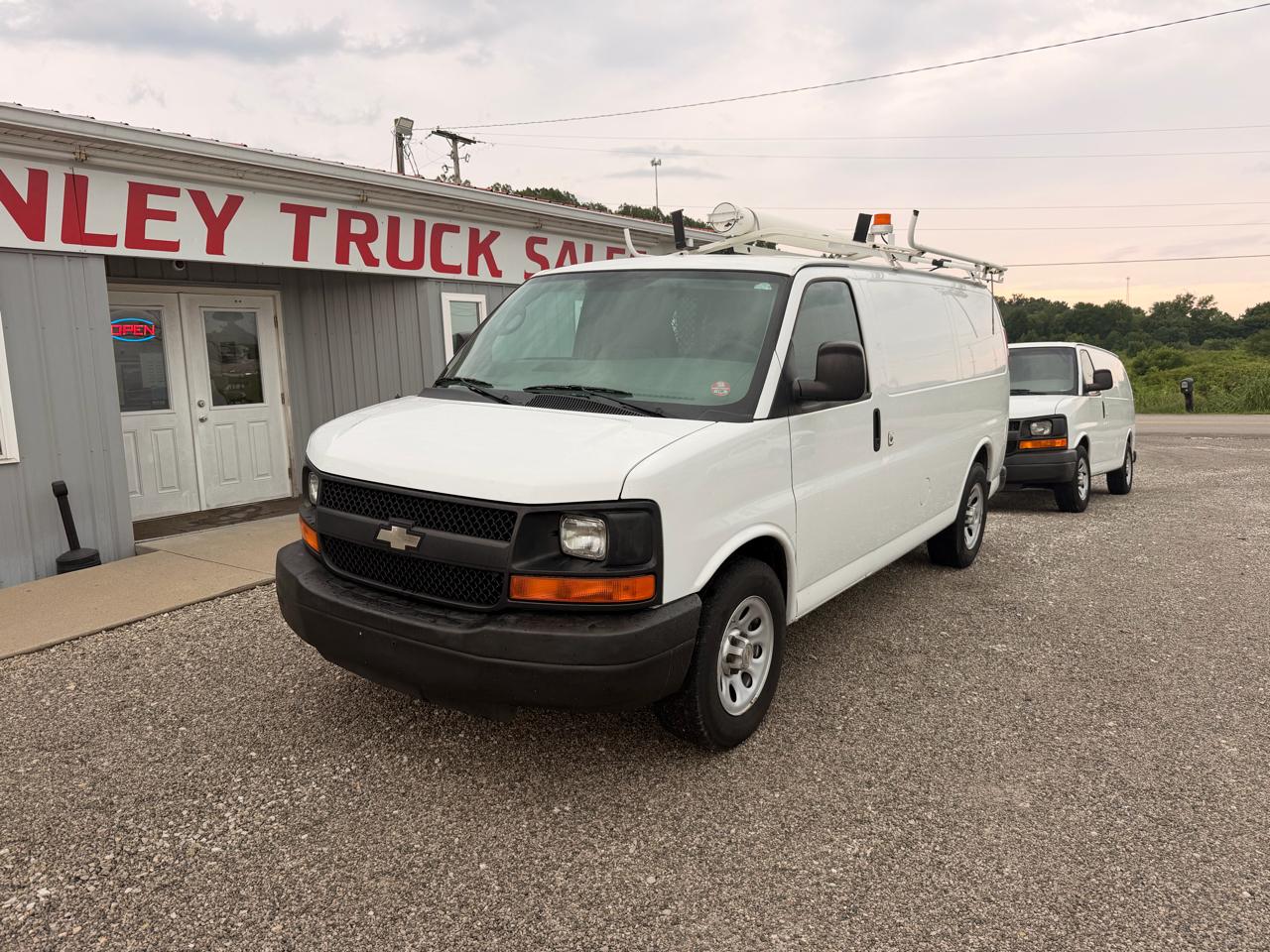 Chevrolet Express Cargo Van RWD 1500 135" 2013
