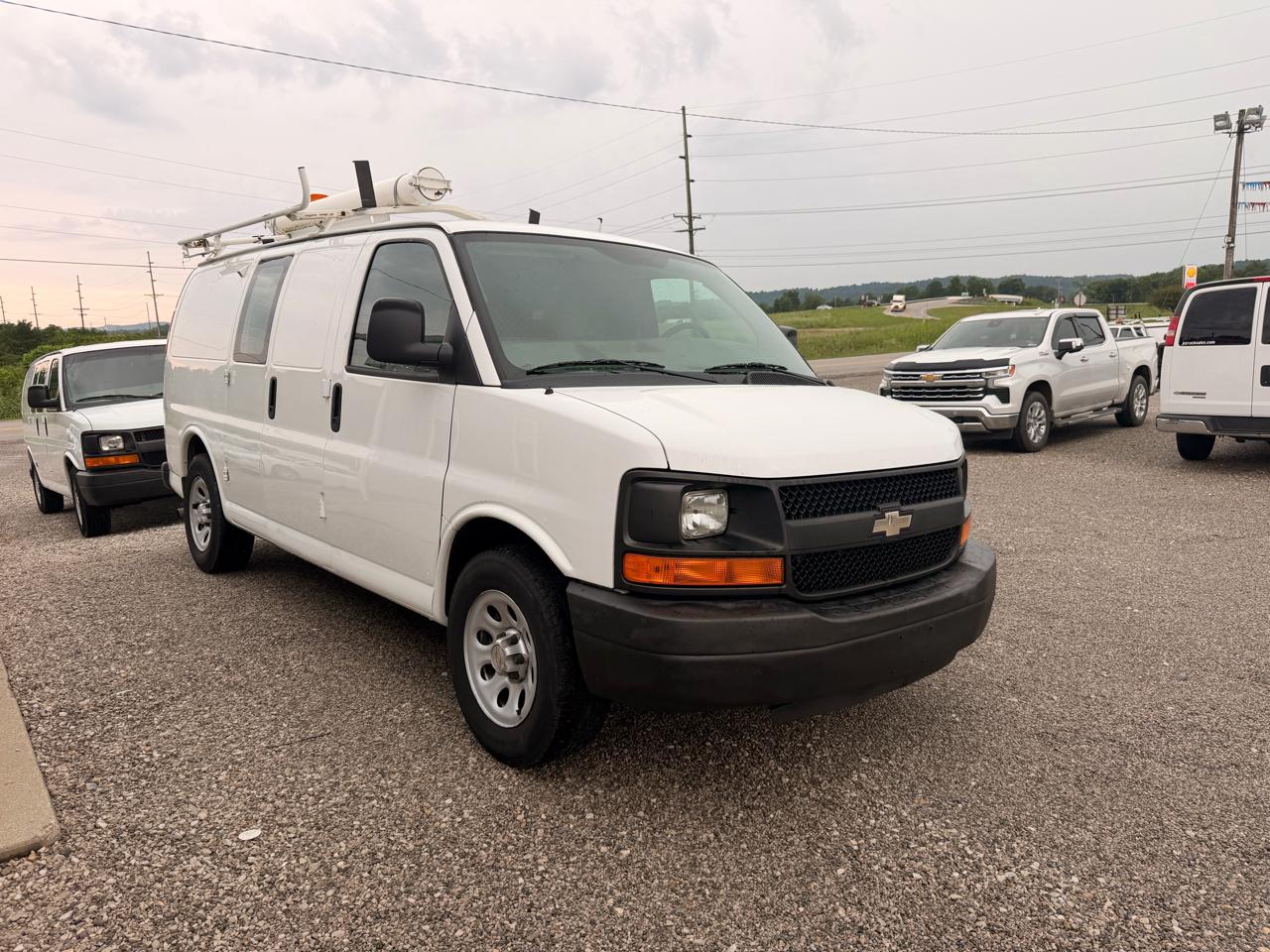 Chevrolet Express Cargo Van RWD 1500 135" 2013