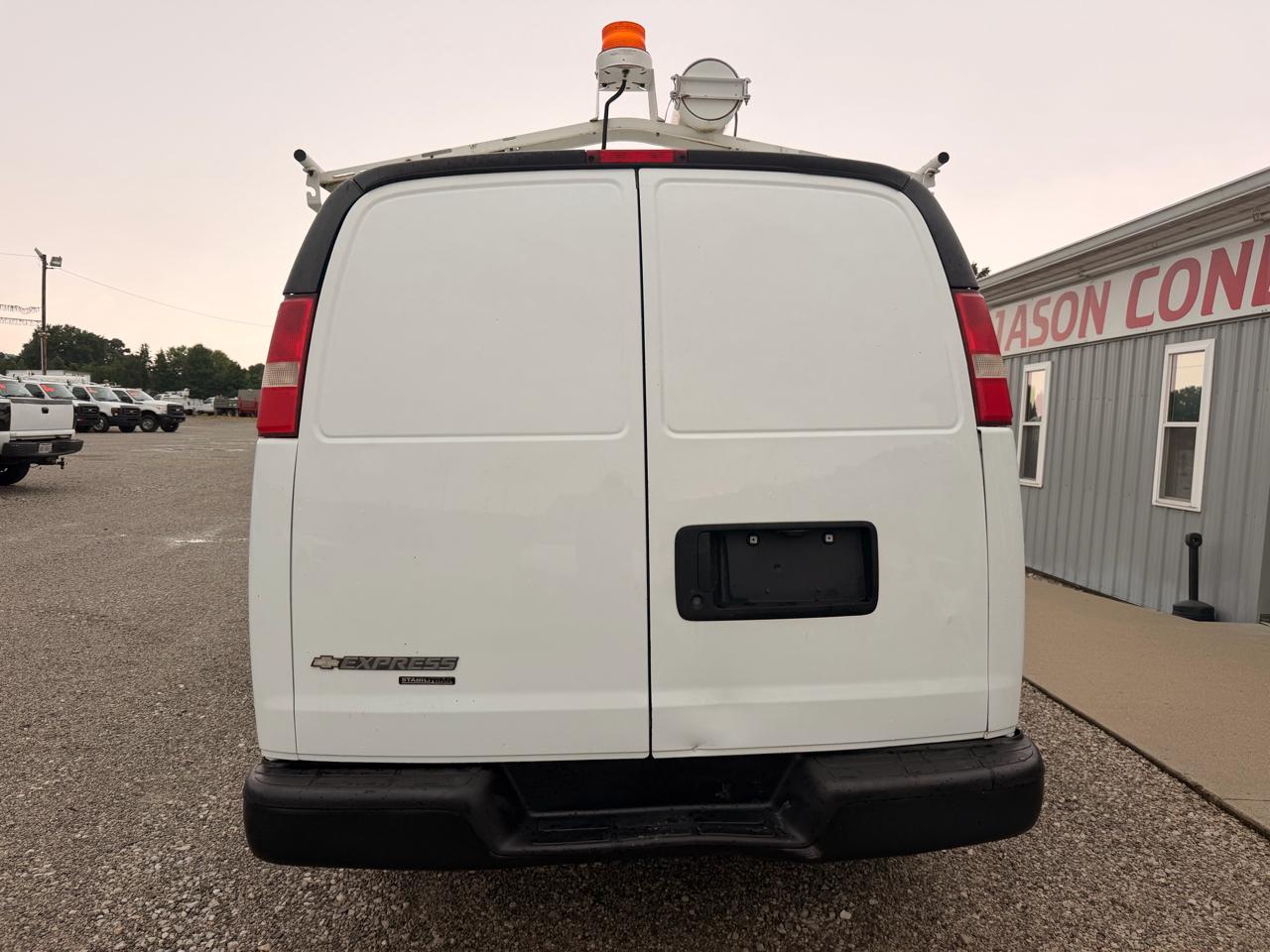 Chevrolet Express Cargo Van RWD 1500 135" 2013