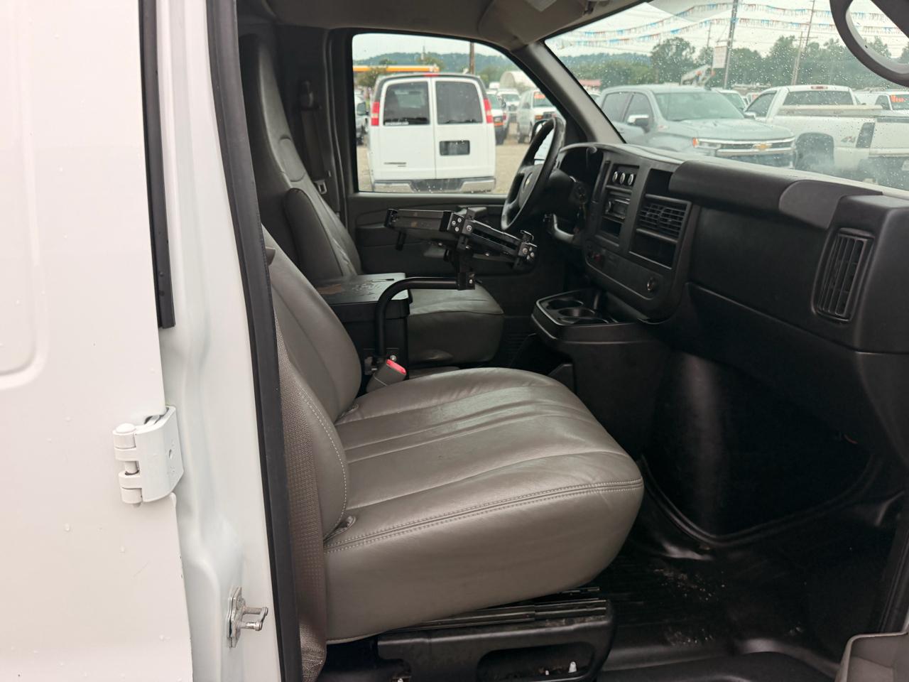 Chevrolet Express Cargo Van RWD 1500 135" 2013