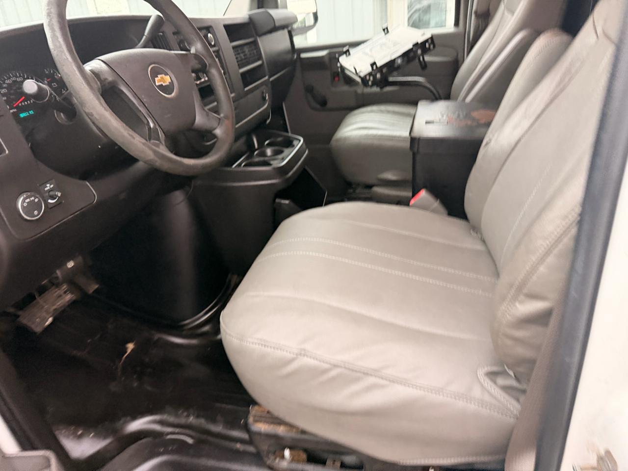 Chevrolet Express Cargo Van RWD 1500 135" 2013