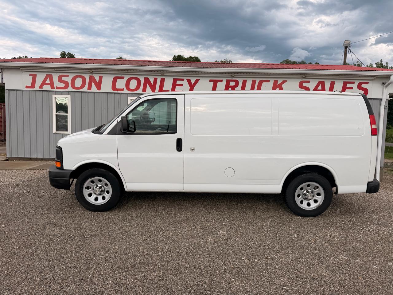 Chevrolet Express Cargo Van RWD 1500 135" 2014
