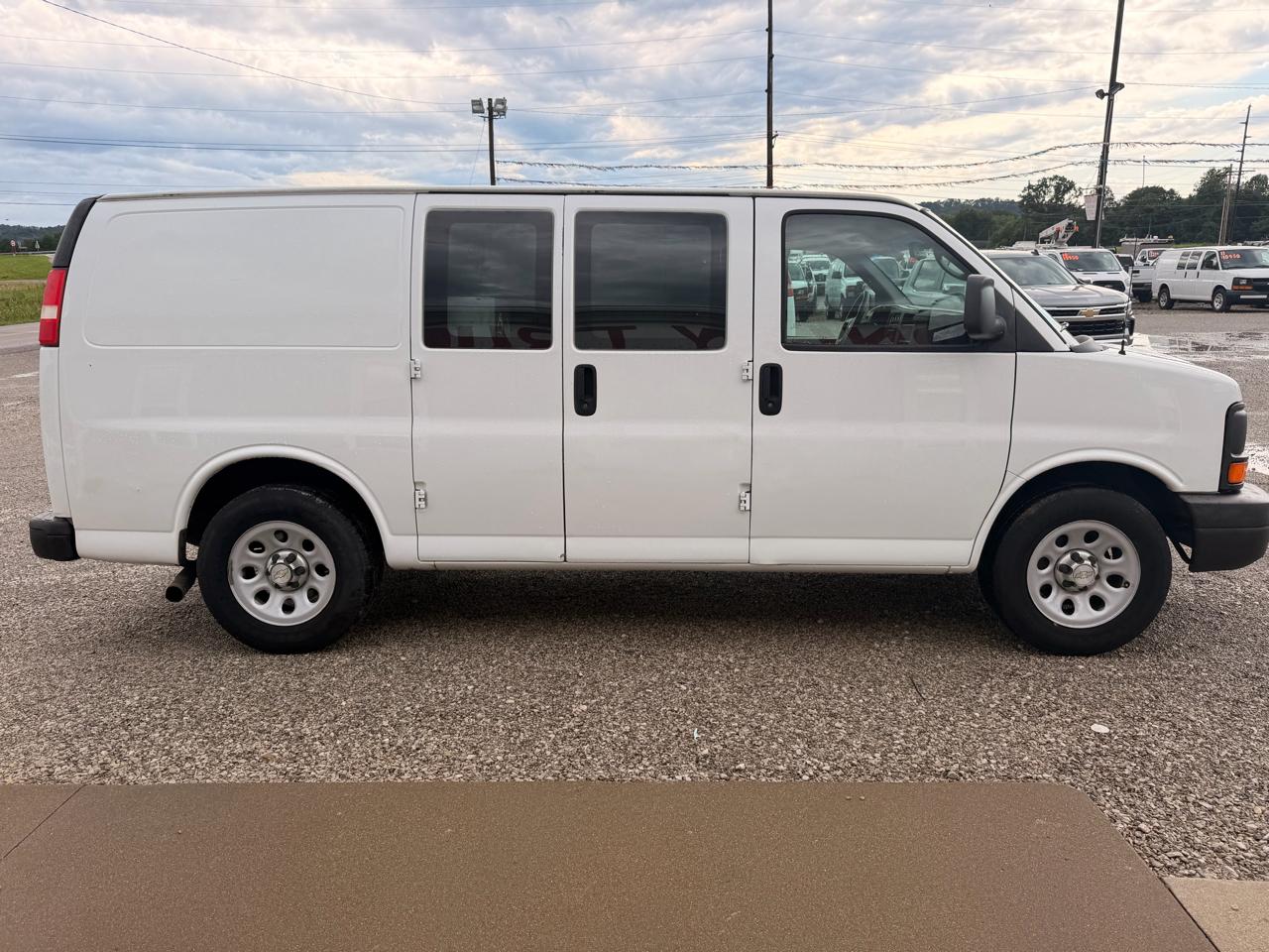 Chevrolet Express Cargo Van RWD 1500 135" 2014