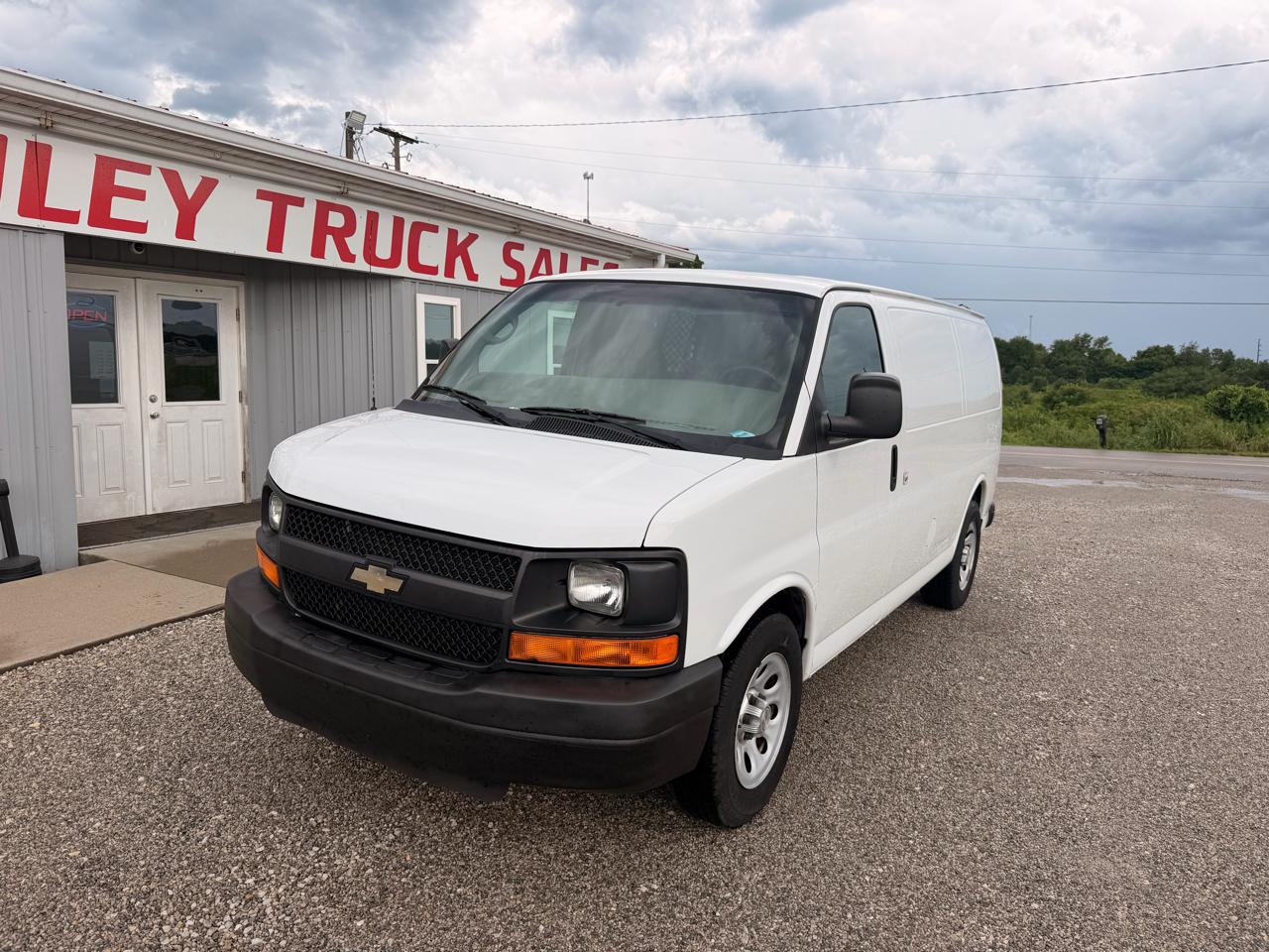 Chevrolet Express Cargo Van RWD 1500 135" 2014