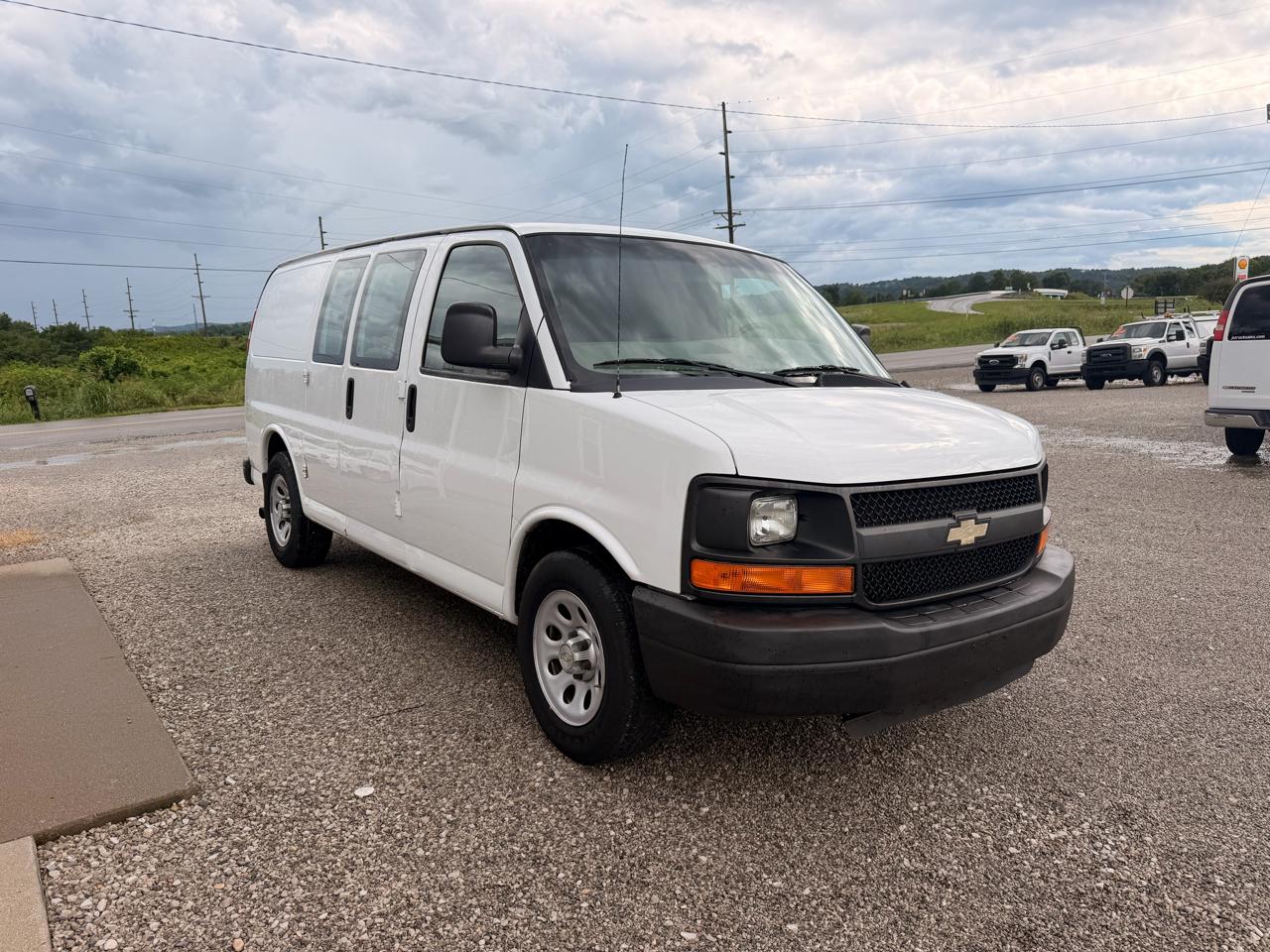 Chevrolet Express Cargo Van RWD 1500 135" 2014