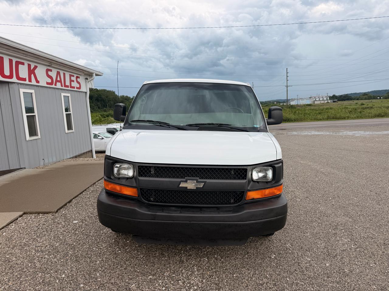 Chevrolet Express Cargo Van RWD 1500 135" 2014