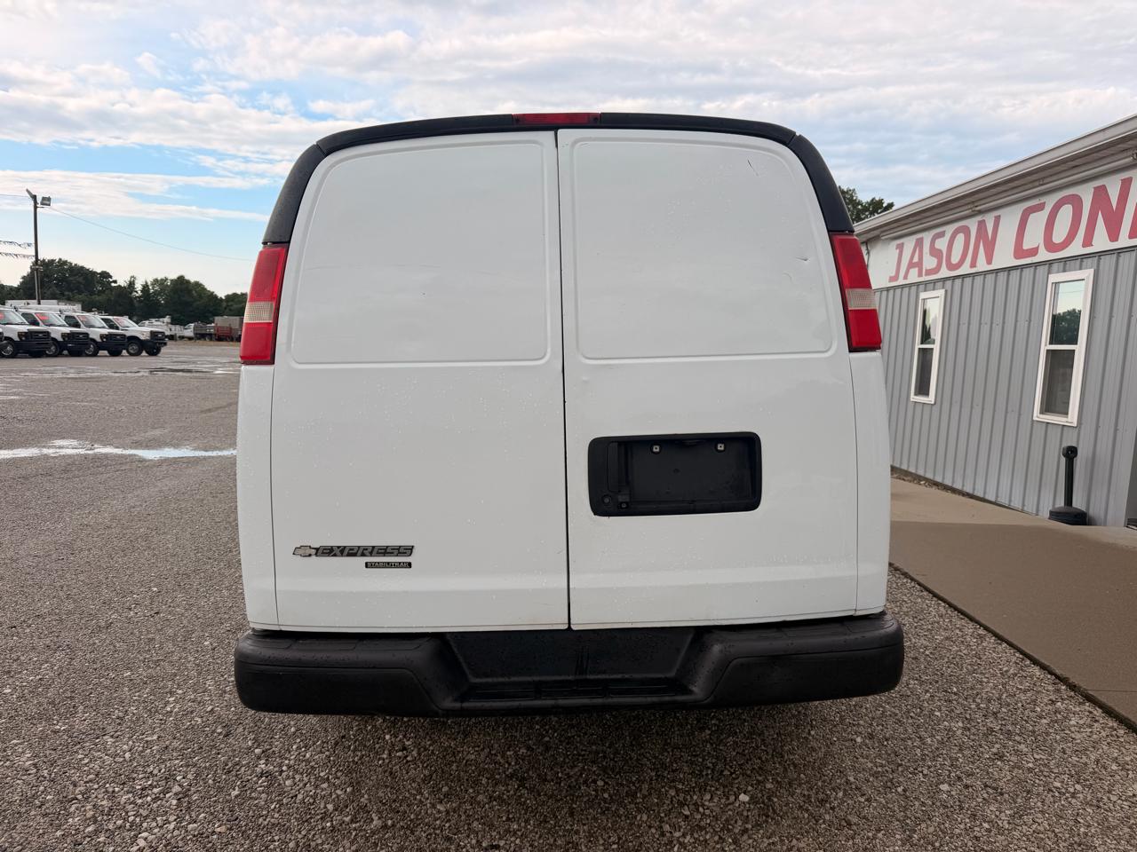 Chevrolet Express Cargo Van RWD 1500 135" 2014