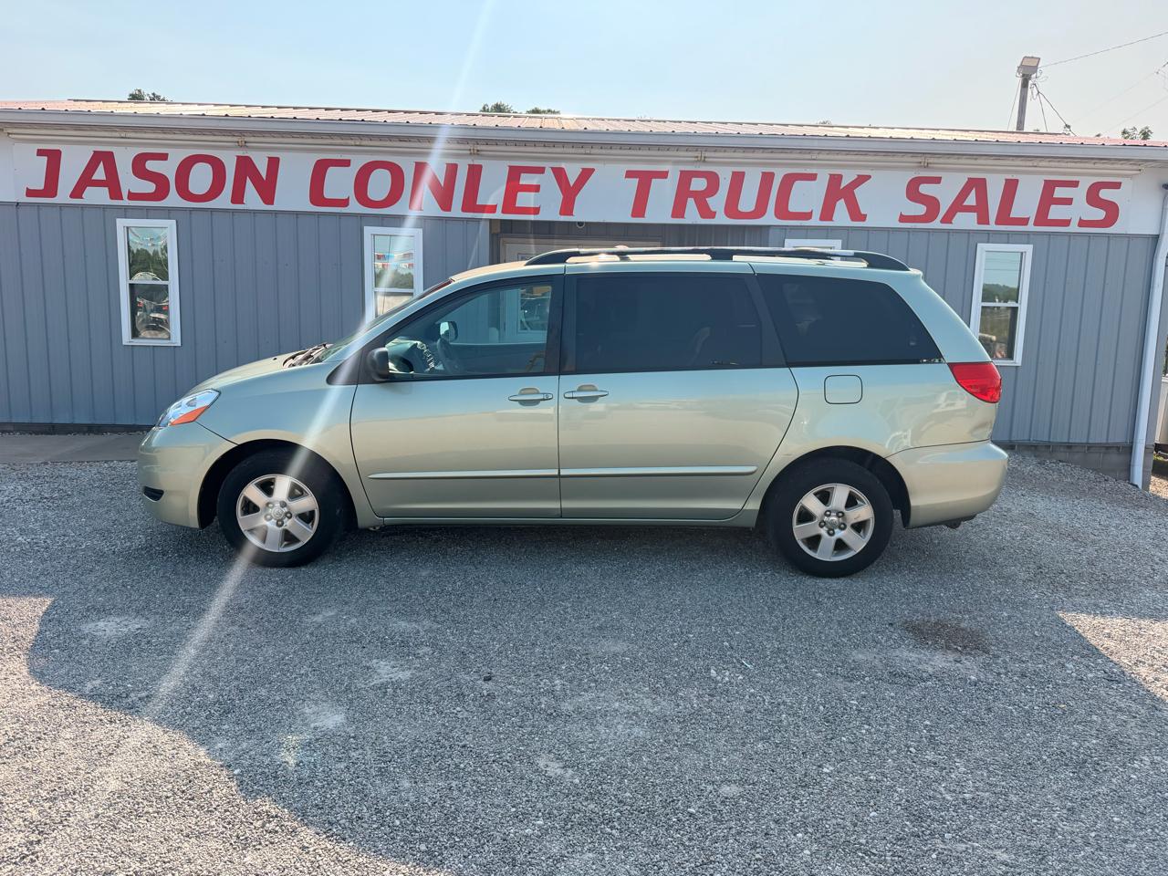 Toyota Sienna 5dr 7-Pass Van CE FWD (Natl) 2009