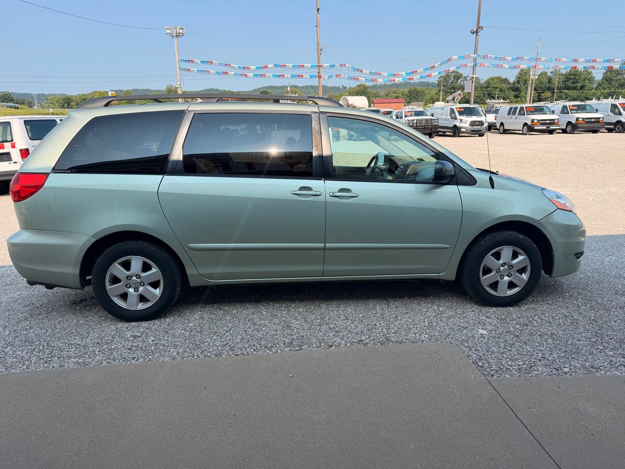 Toyota Sienna 5dr 7-Pass Van CE FWD (Natl) 2009