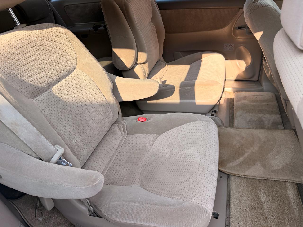 Toyota Sienna 5dr 7-Pass Van CE FWD (Natl) 2009